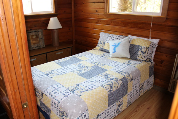 Lakeview Small One Bedroom Photo 5