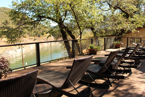 Lakeview Small One Bedroom Photo 6