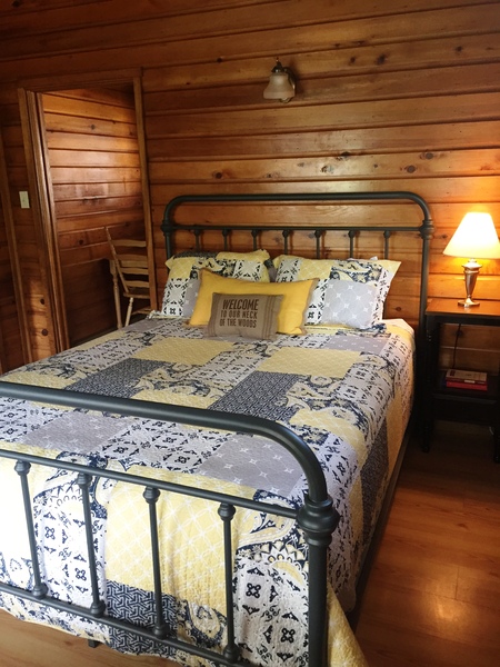 Lakeview Small One Bedroom Photo 4